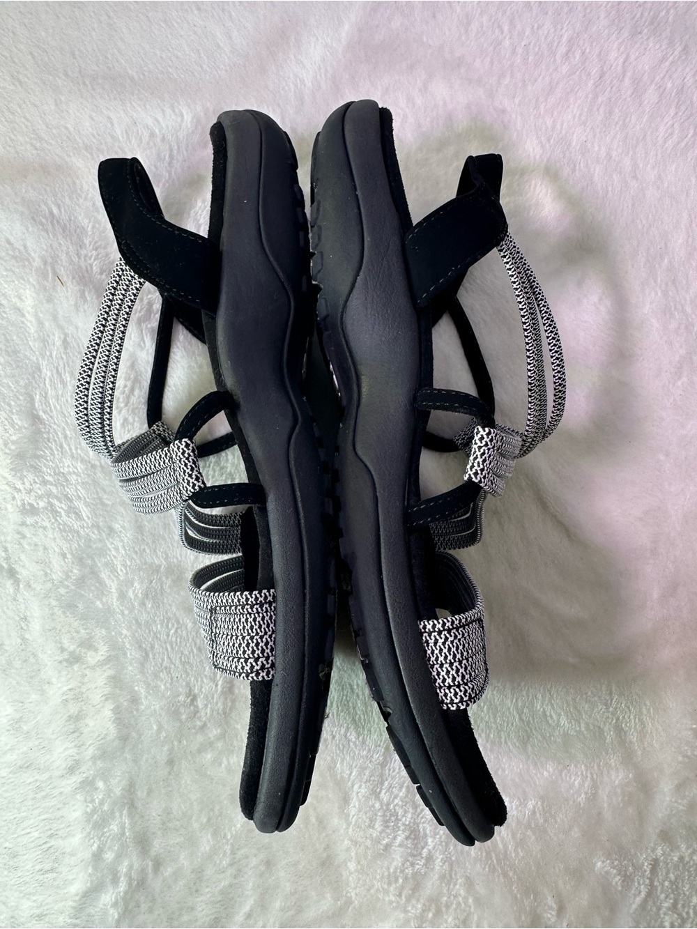 Skechers Women’s Black Sandal with Patterned White Straps - Picture 5 of 8